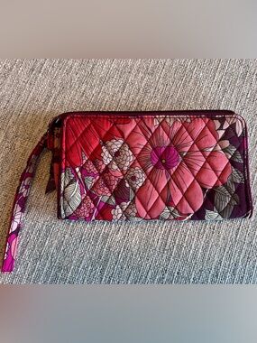 Vera Bradley Pink Floral Quilted Wristlet Clutch in Bohemian Blooms (Retired)